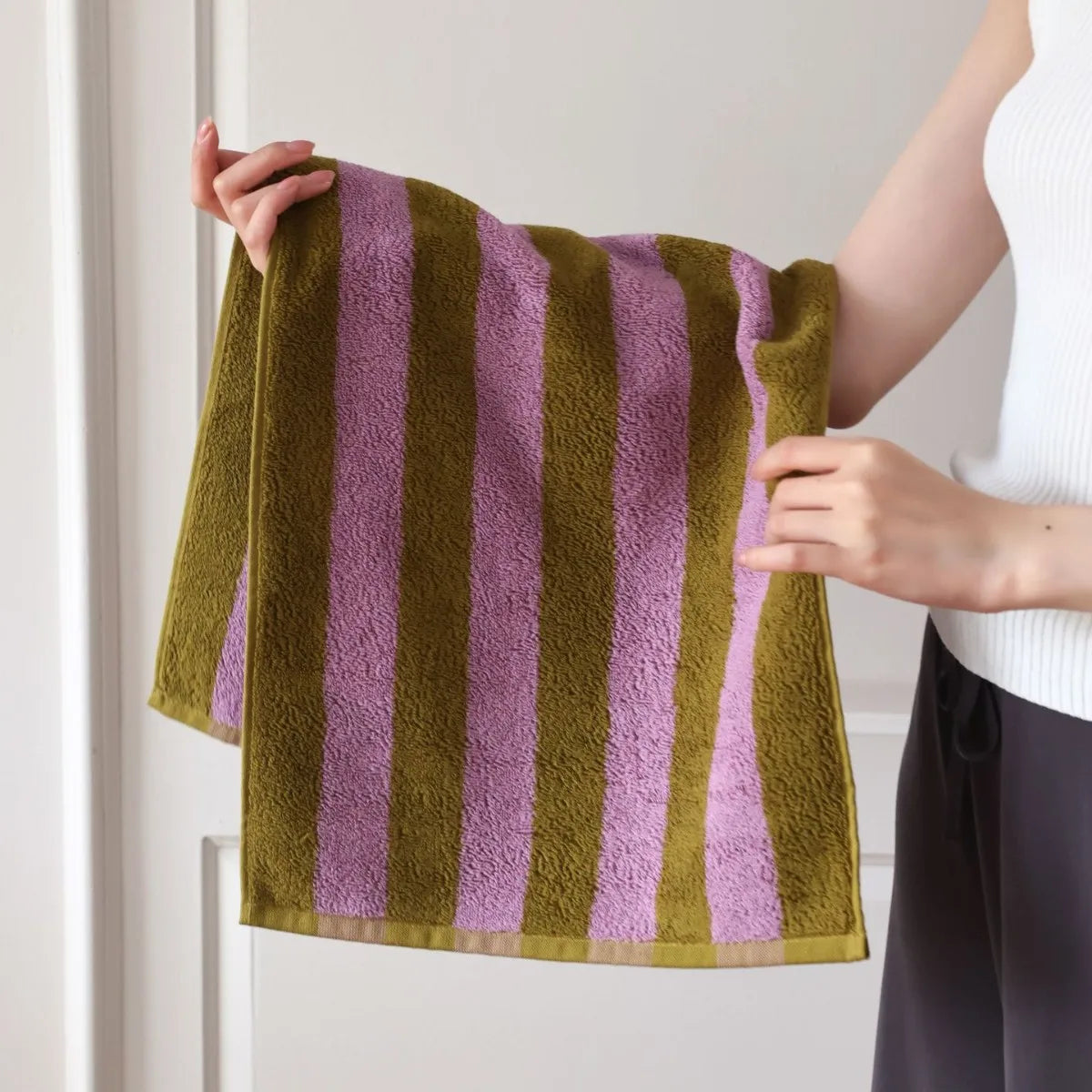 Retro Striped Plush Cotton Bath Towel – Soft & Absorbent