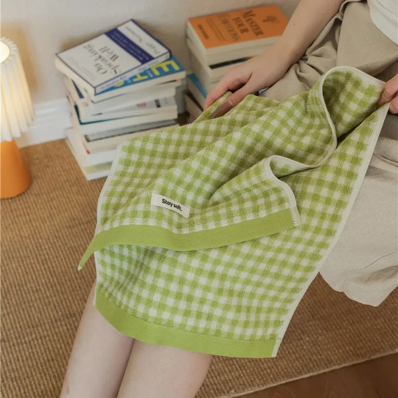Retro Striped Plush Cotton Bath Towel – Soft & Absorbent