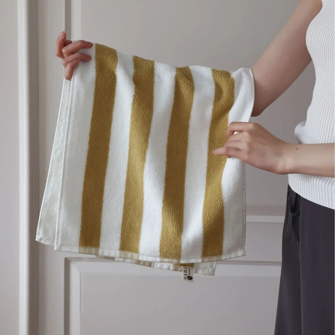 Retro Striped Plush Cotton Bath Towel – Soft & Absorbent