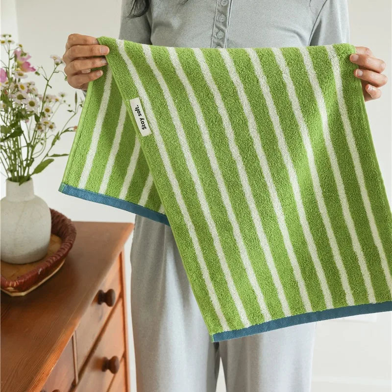 Retro Striped Plush Cotton Bath Towel – Soft & Absorbent