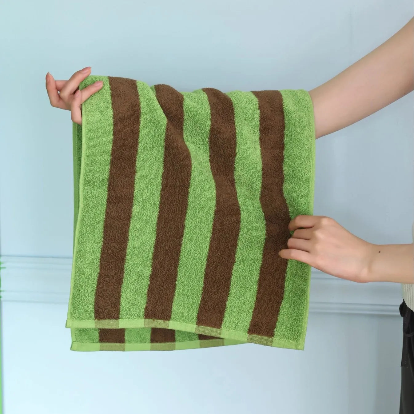 Retro Striped Plush Cotton Bath Towel – Soft & Absorbent