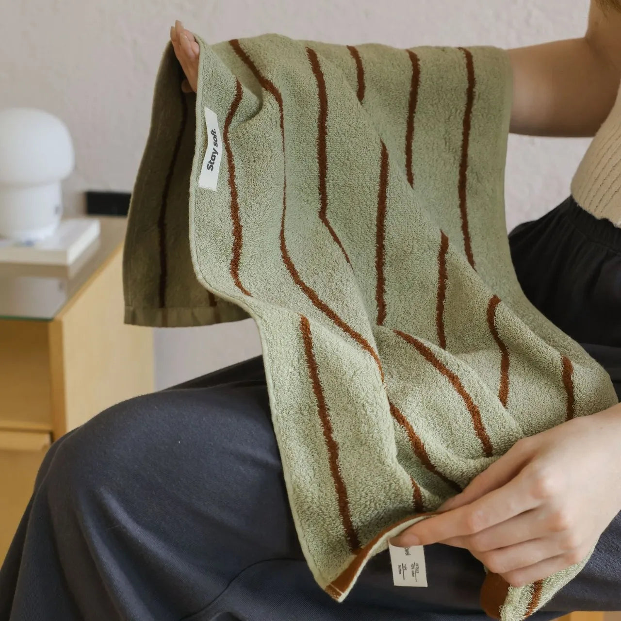 Retro Striped Plush Cotton Bath Towel – Soft & Absorbent